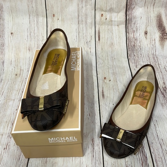 Michael Kors brown size 8 flats - Picture 1 of 2